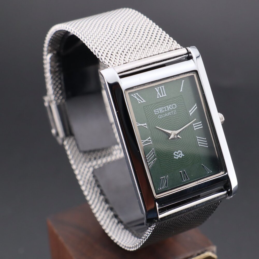 Seiko Mens Silver Mesh Bracelet Watch with Green Dial